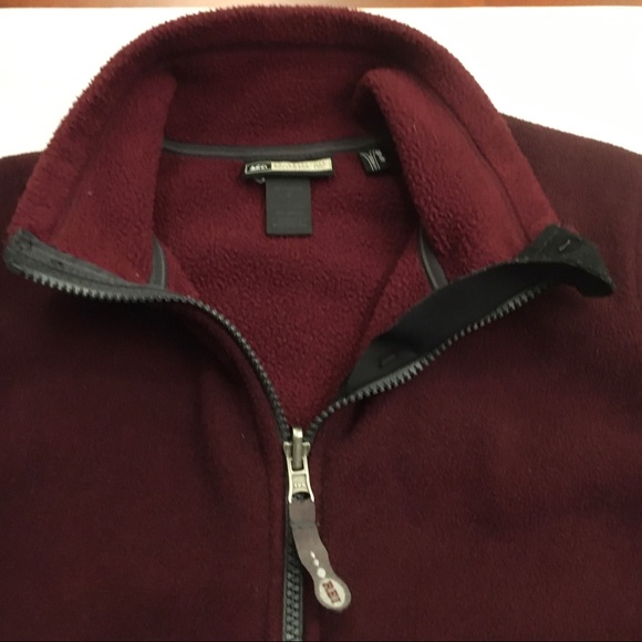 REI fleece lightweight jacket. - Picture 3 of 9
